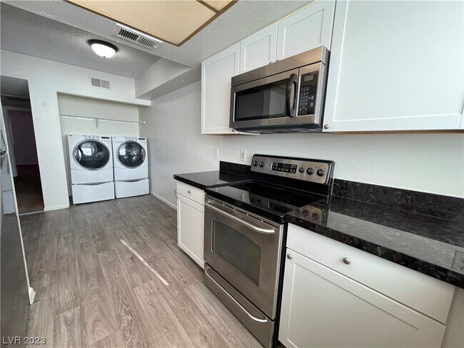 Building Photo - 574 Roxella Ln