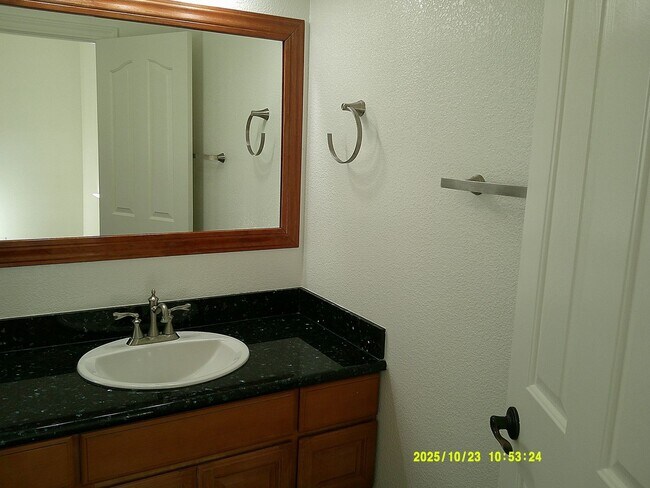 Building Photo - 1120 Tulip Ln