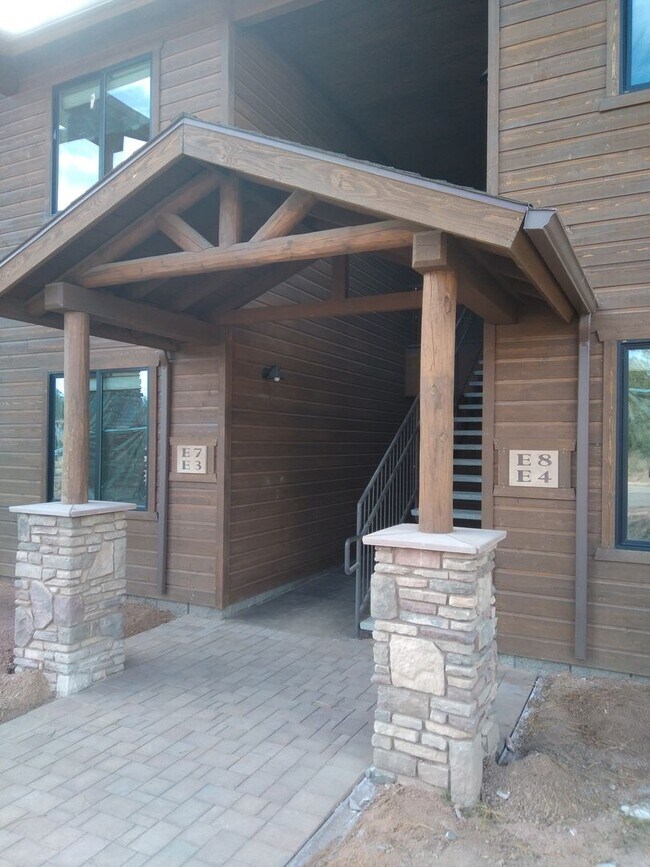 Building Photo - Bison Cove Unit E5 Available Now