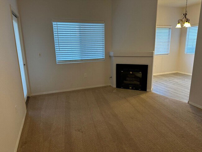 Building Photo - Condo on 2nd floor - Move-in Ready - 3 bed...