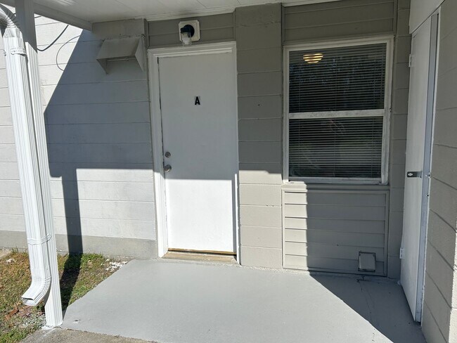 Building Photo - Rent Special on Fully Renovated 2 Bedroom ...
