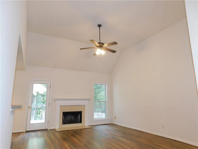 Building Photo - 576 Greenwood Park Way