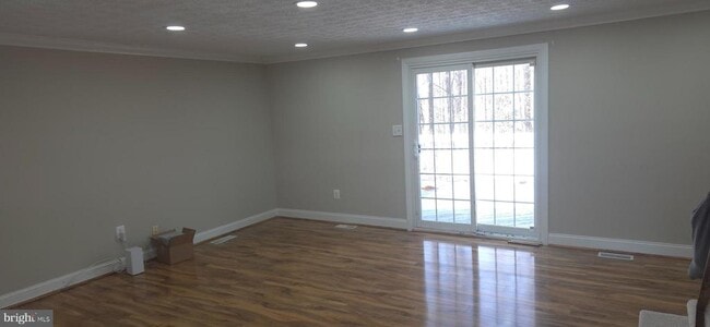 Building Photo - 7886 Marioak Dr