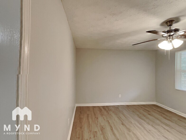 Building Photo - 6150 Lullwater Dr