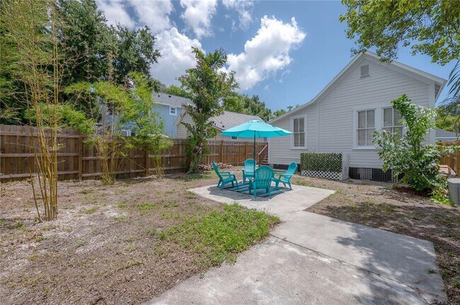 Building Photo - 408 E Amelia Ave