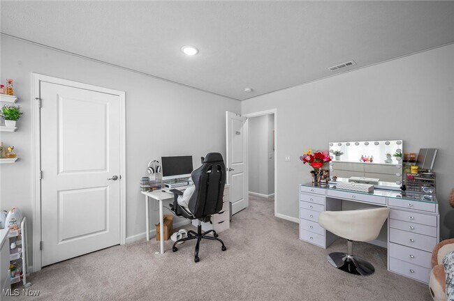 Building Photo - 9256 Preserve Way