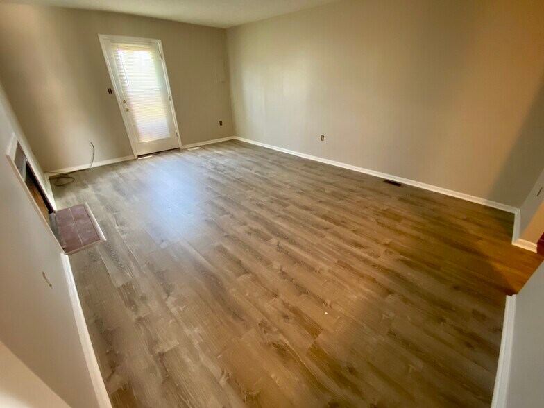 Building Photo - 806 Trustway Ct