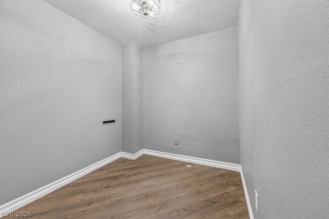 Building Photo - 3137 Bel Air Dr