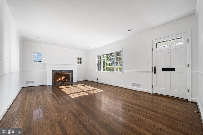 Building Photo - 2718 S June St