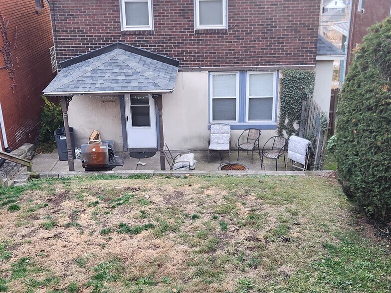 Building Photo - 2245 S Braddock Ave