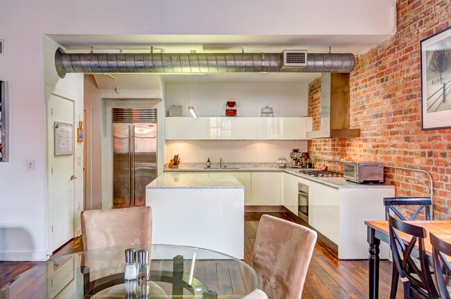 Building Photo - 246 N Court St