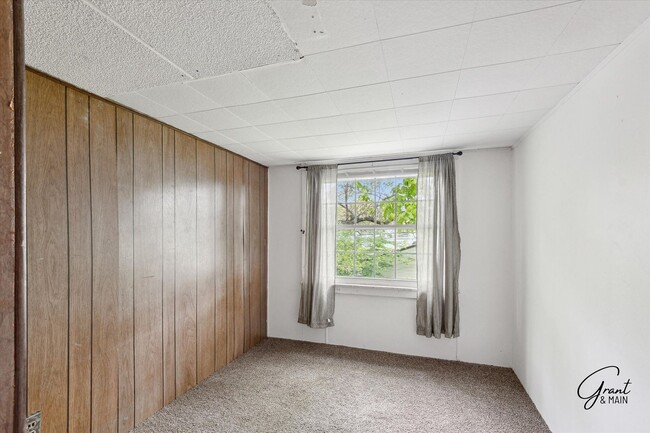 Building Photo - Two Bedroom Home in St Clair Shores - $1,400