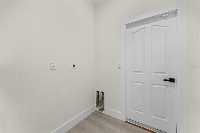 Building Photo - 2503 Dumont Ln