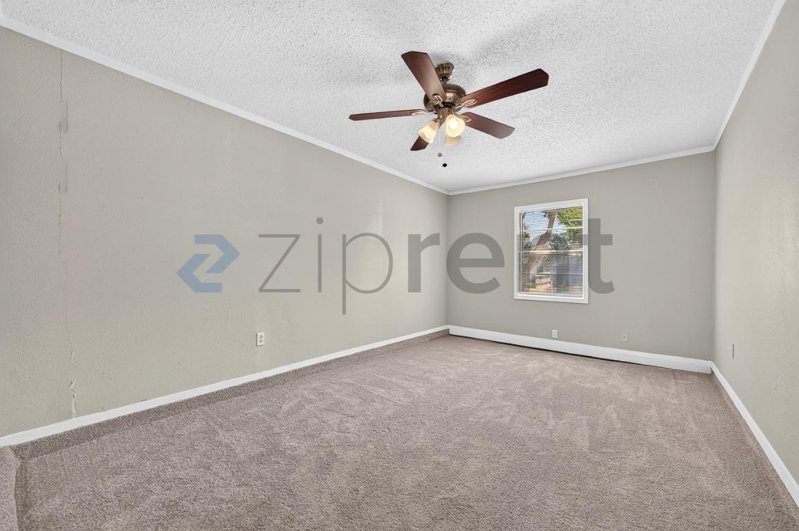 Building Photo - Unit