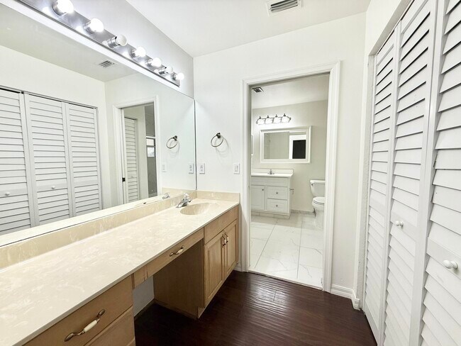 Building Photo - 10921 Haydn Dr