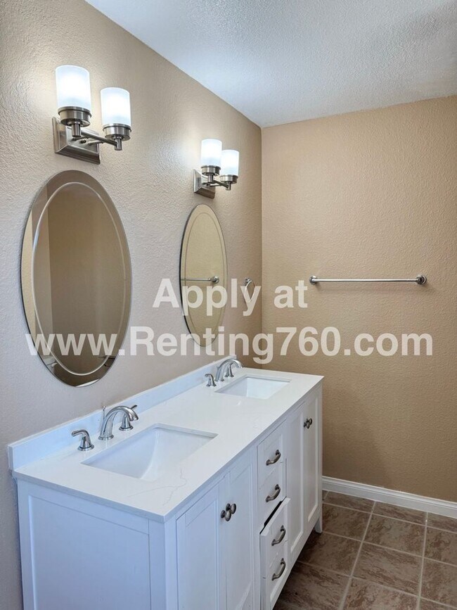 Building Photo - Cozy 3 Bed 2 Bath Home Near Base!