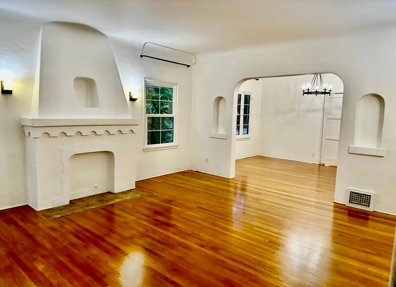 Building Photo - 1104 E California Ave