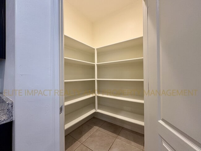 Building Photo - 11684 W Vanderbilt Farms Way