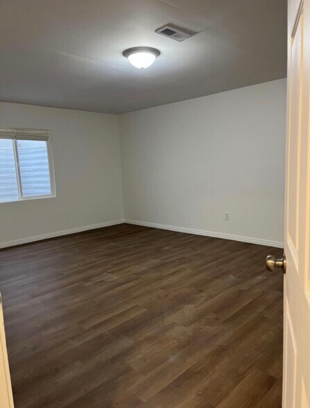 Building Photo - 6651 S Interlochin Ln