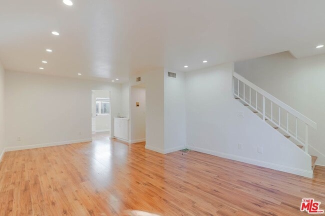 Building Photo - 13959 Victory Blvd