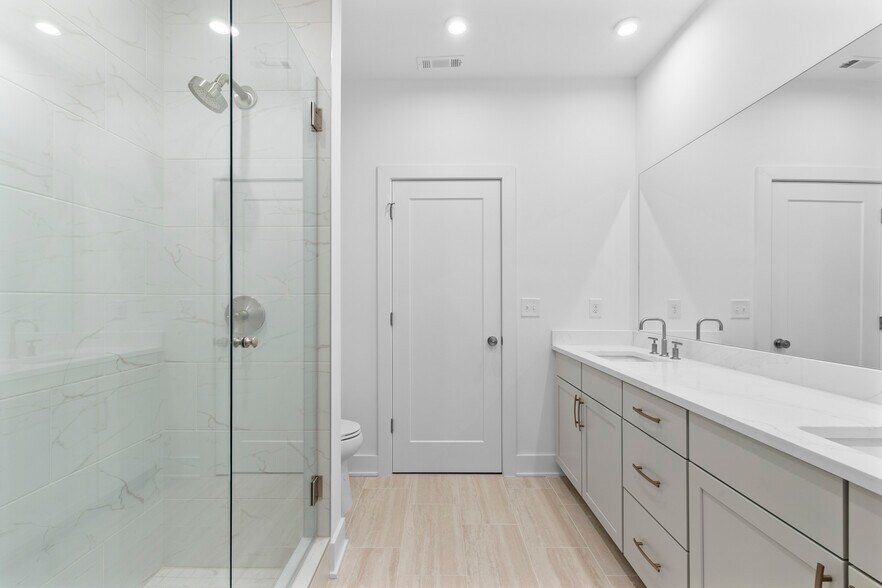 Building Photo - 201 New St