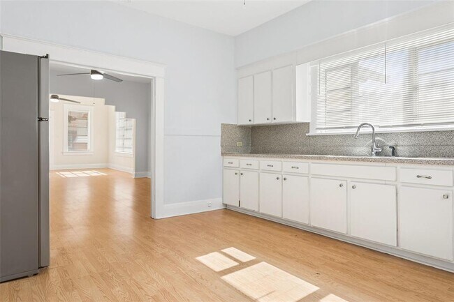 Building Photo - 1017 E 23rd Ave