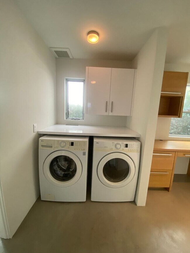 Building Photo - M340 - Miller