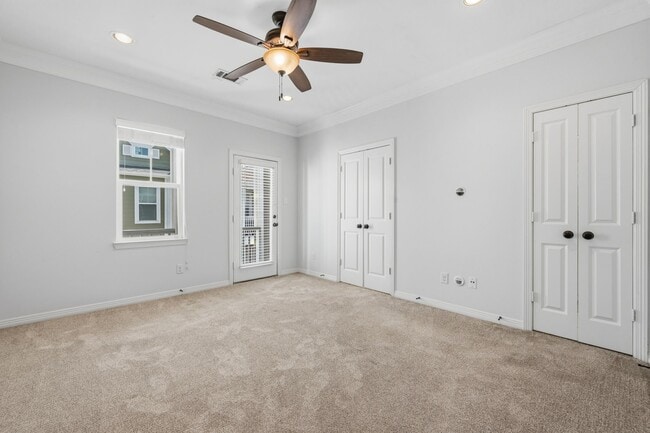 Building Photo - 617 W 24th St