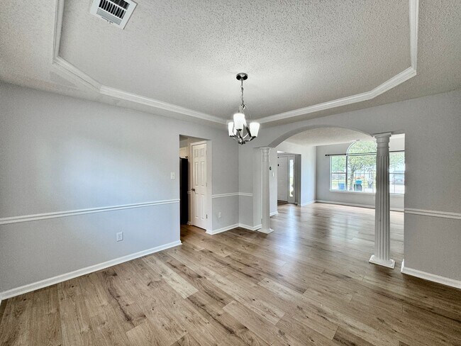 Building Photo - 4-Bedroom Home Castleton Ready 07-16-26! A Pet-Friendly Home - All Appliances - Fenced Yard - Exc...