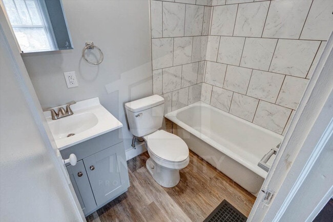 Building Photo - 3209 W 10th St