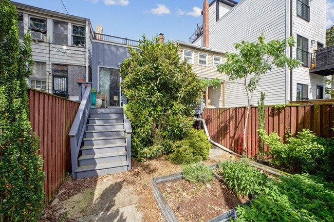 Building Photo - Modern Rowhome with Private Parking Pad! AVAILABLE NOW!