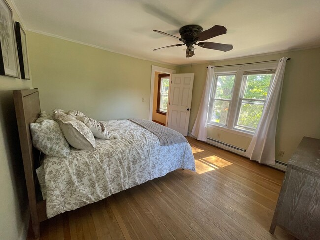 Building Photo - Exceptional 4-Bedroom Home for Rent in Dal...