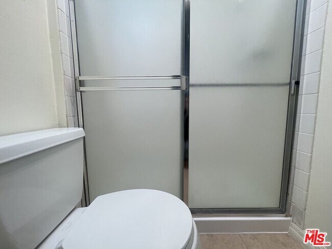 Building Photo - 5330 Zelzah Ave