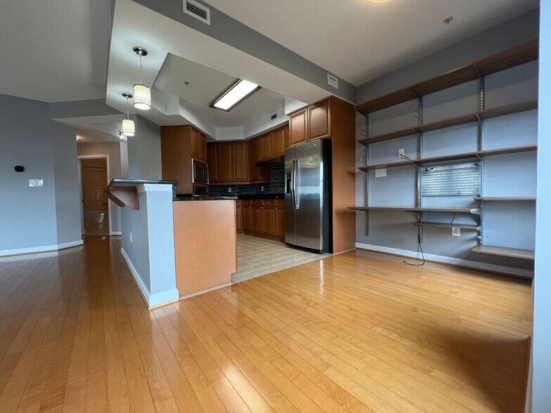 Kitchen/Breakfast - 4940 Old Main St