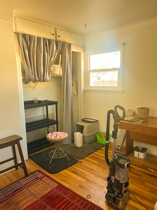 Building Photo - 1721 S Shoshone St