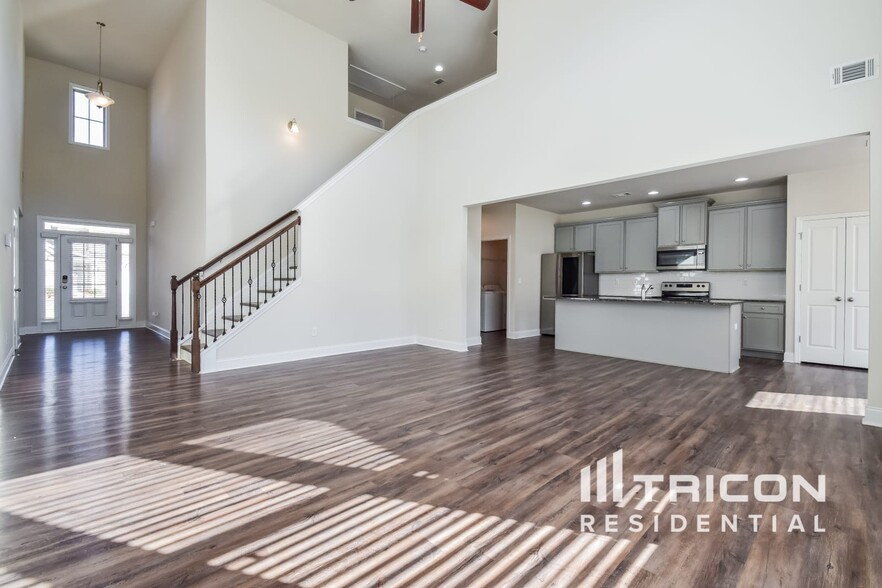 Building Photo - 3930 Bella View Ln