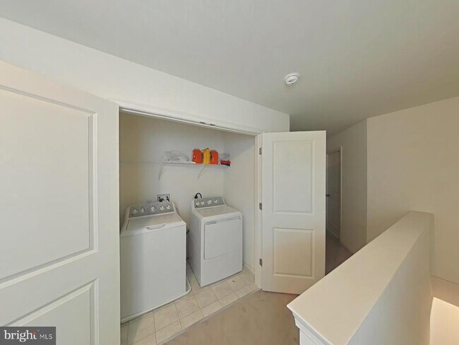 Building Photo - 1445 Carrick Ct