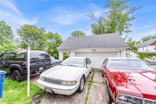 Building Photo - 2085 Robin St