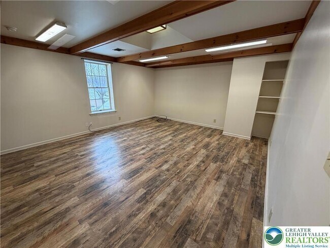 Building Photo - 100 W Main St