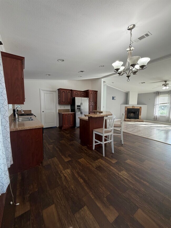 Building Photo - 311 E Castleshoals Dr