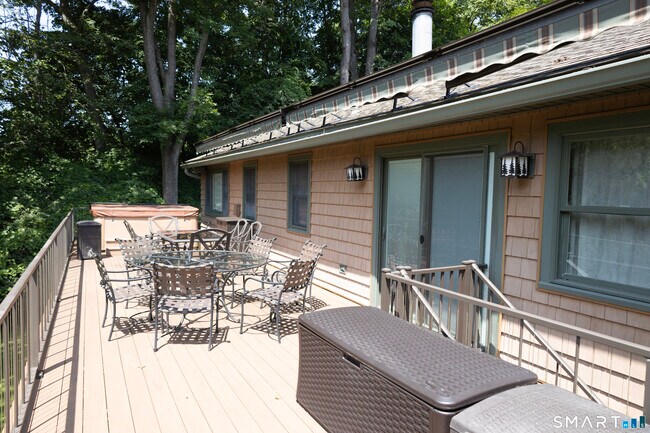 Building Photo - 18 Pinewood Shores