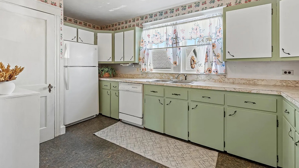 Building Photo - 12 Lawrence Ave