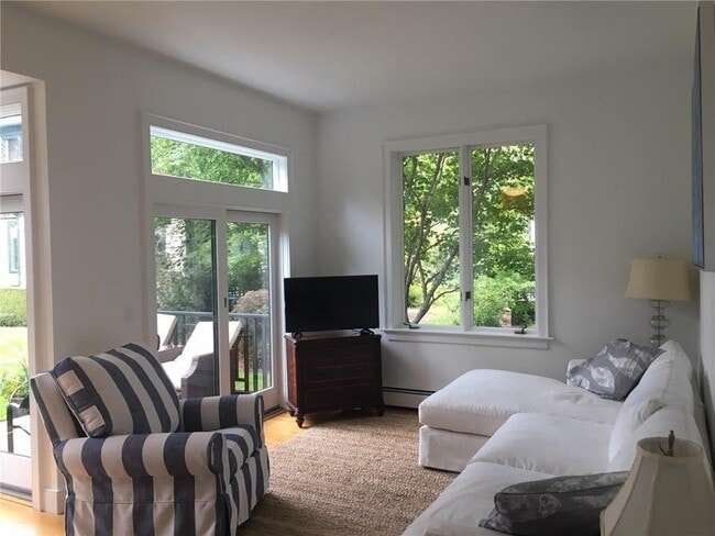 Building Photo - 158 Narragansett Avenue UNIT 1-C C