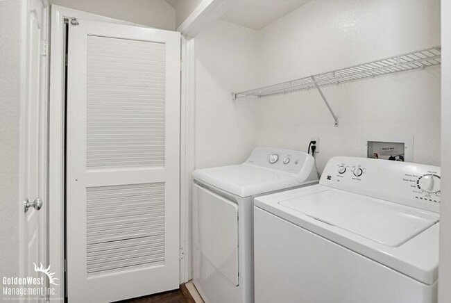 Building Photo - Beautiful 3Bdm 2.5Ba Townhome in a Prime San Marcos Location