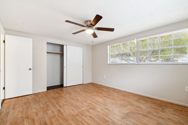 Building Photo - 4818 Dogwood St