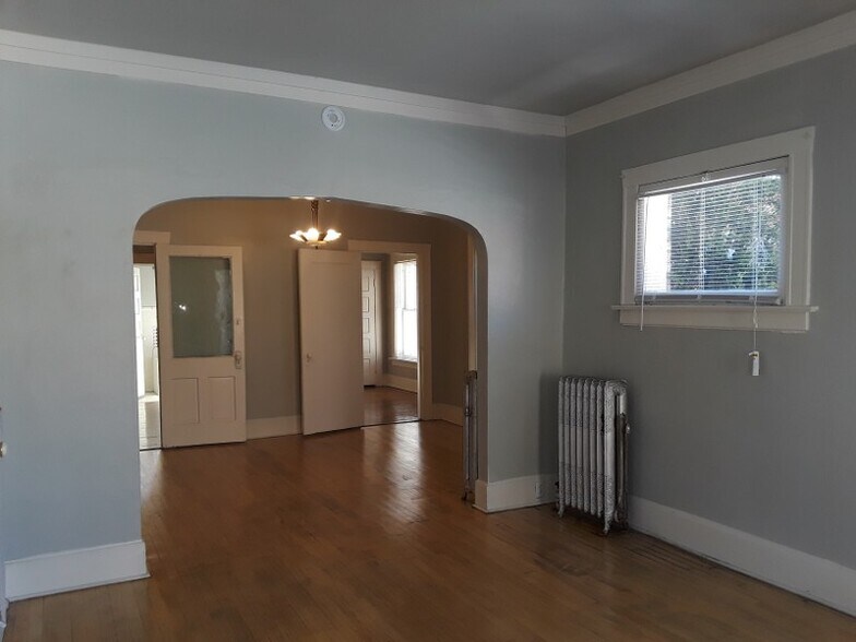 Building Photo - 880 E 100 S
