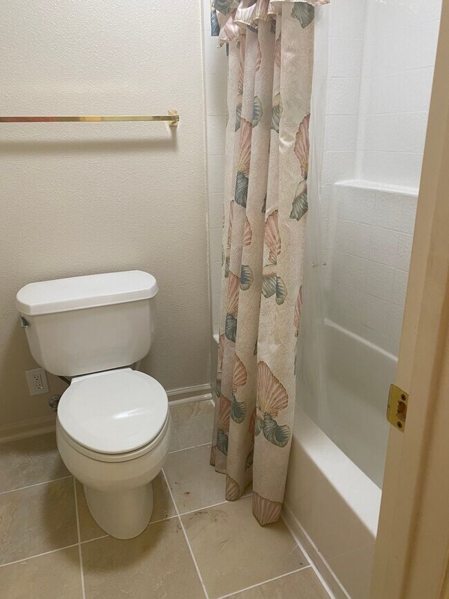 Building Photo - Beautiful Lakefront Home in the Vineyard! 55+ community