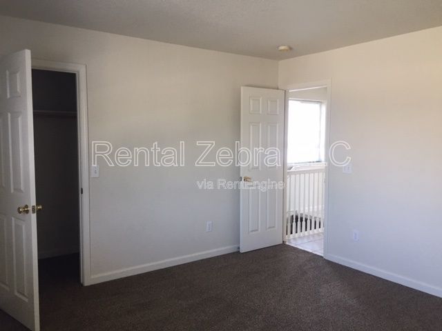 Building Photo - 936 W 13th St