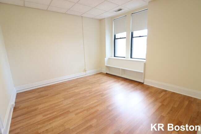 Building Photo - 150 Boylston St