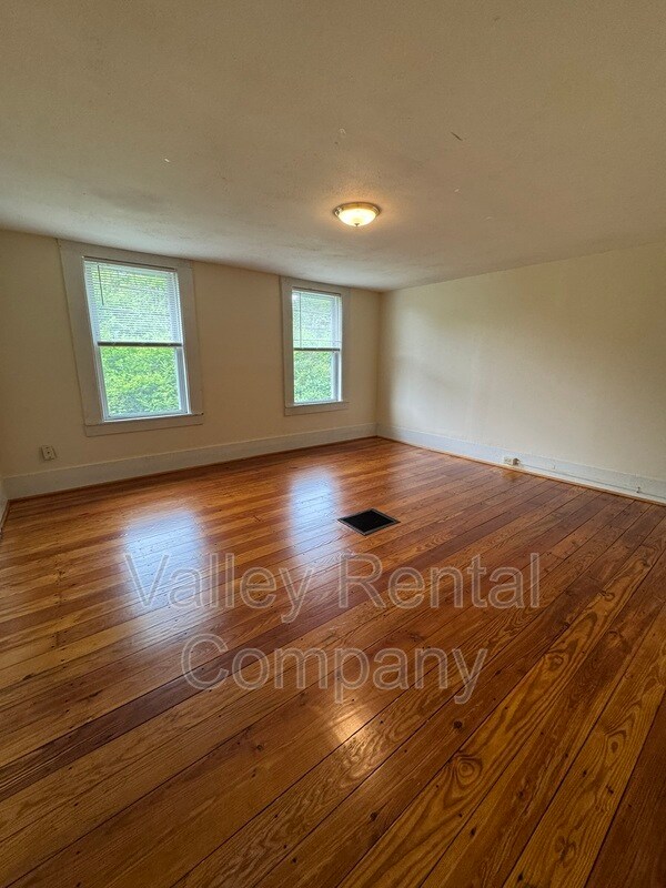 Building Photo - 46 Old Amherst Rd